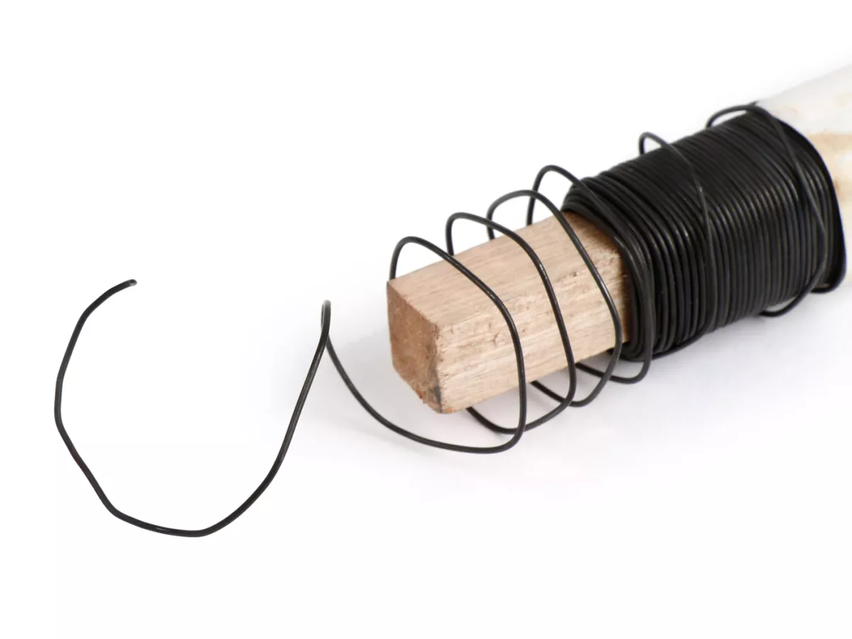 enroulement de fil de 100 g sur une bobine en bois - épaisseur du fil 0,65 mm