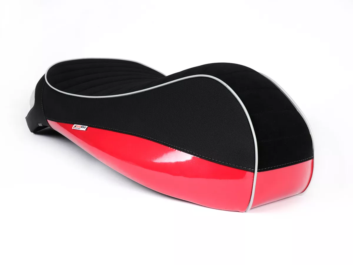 Selle -NISA sportif- Vespa GTS 125 (ZAPM313), Vespa GTS 250 (ZAPM451), GTS 125 i.e. Super (ZAPM453), Vespa GTS 300 i.e. Super (ZAPM452) - (-2014) - Noir (type alcantara) / rouge déjoué