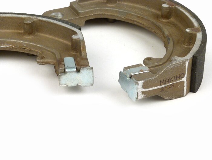 Brake shoes -MAKINO Ø=150x25mm- Vespa Rally180 (VSD1T), Rally200 (VSE1T) (f), Sprint (f), TS (f), GT125 (VNL2T) (f), GTR125 (VNL2T) (f), GL150 (VLA1T) (f), SS180 (f), GS160 (f), GS150 / GS3 (VS1T-VS4T) (f/r) (VS5T) (f)