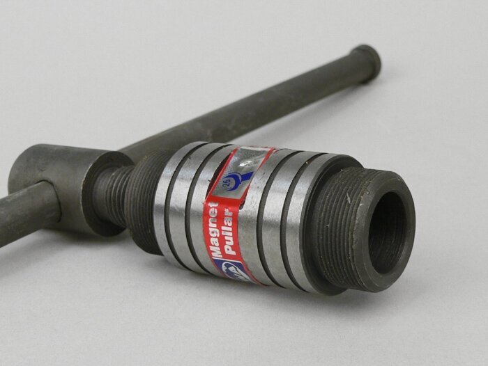 Estrattore -IMPORT- M26 x 1.0 (esterno) HD- (estrattore ruota tipo polo Piaggio 50 ccm 2 tempi)