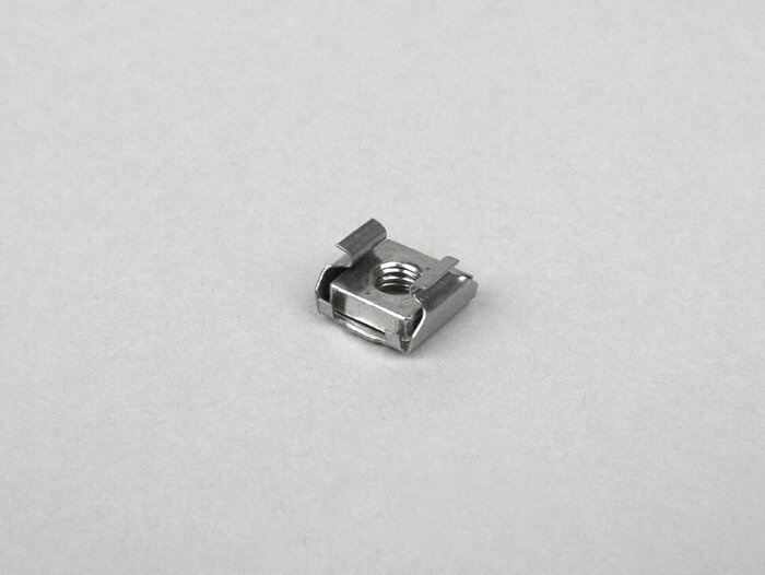 Dado scatola -M4- utilizzato per indicatori Vespa PK50, PK80, PK125.