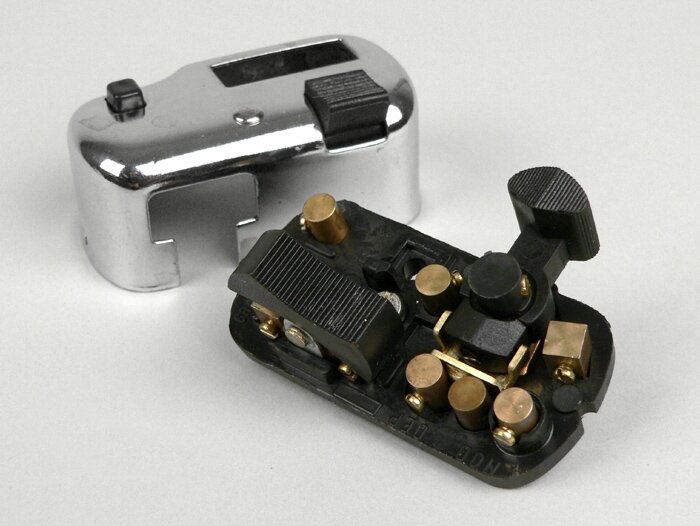 Light switch -GRABOR- Vespa VNA1T-VNA2T (German models - T1/125), VNB1T-VNB6T (Geman models - T2/125), VGLA/B (Geman models - T4/150), VGL1T (ACMA), VGL1T (Danish models - Touring), VB1T, VBA1T