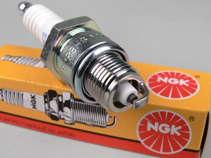 Bujía de encendido -NGK BPR HS- BPR8HS