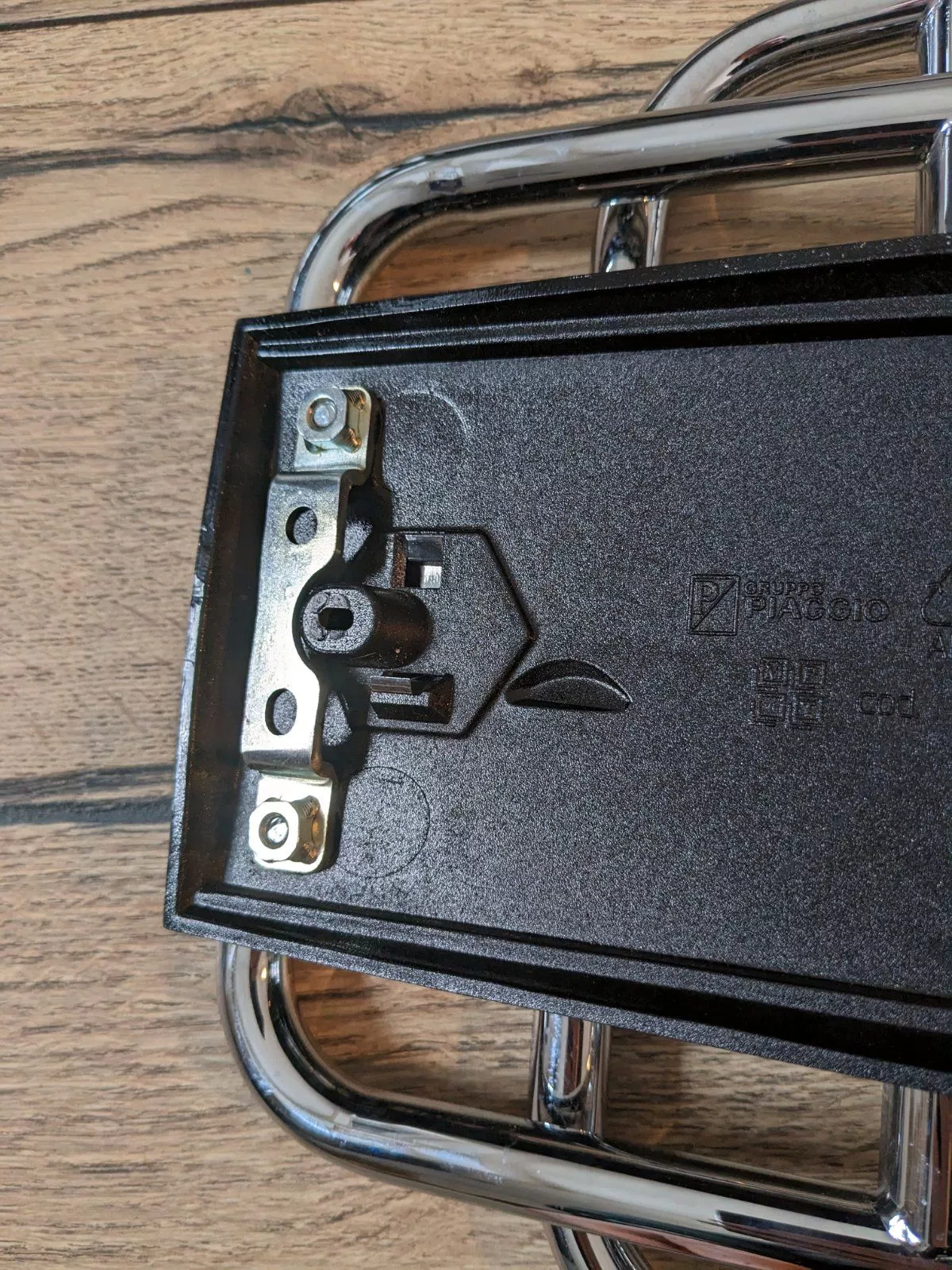 Porte bagages avant rabattable -PIAGGIO- Vespa Largeframe - Vespa PX80, PX125, PX150, PX200 - chromé