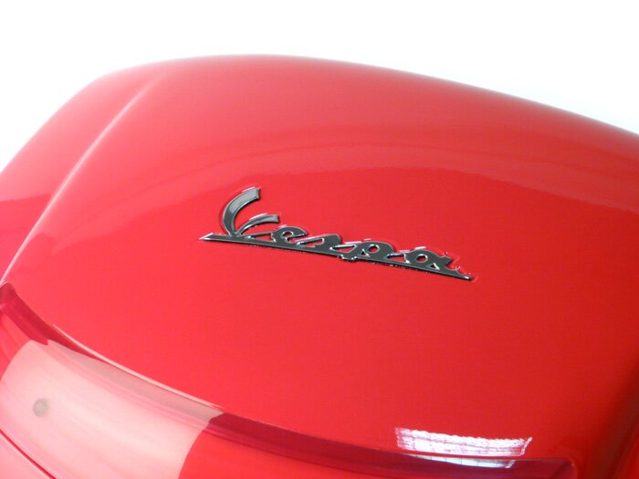 Topcase - PIAGGIO Vespa- 32l, dragon red (894)- Vespa LX, Vespa S, Vespa PX  fits also Vespa Primavera, Sprint, LX, GTS, ET2, ET4