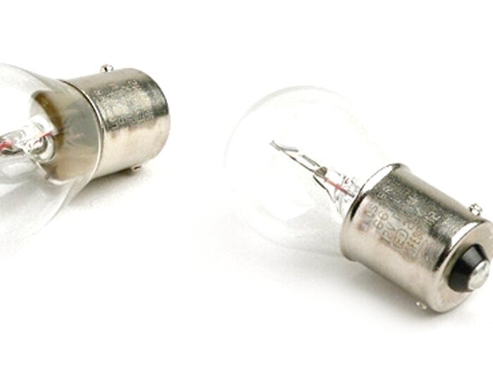 Paire ampoules -BA15s (pointes en face, baïonnettes) - 12V 21W - blanc