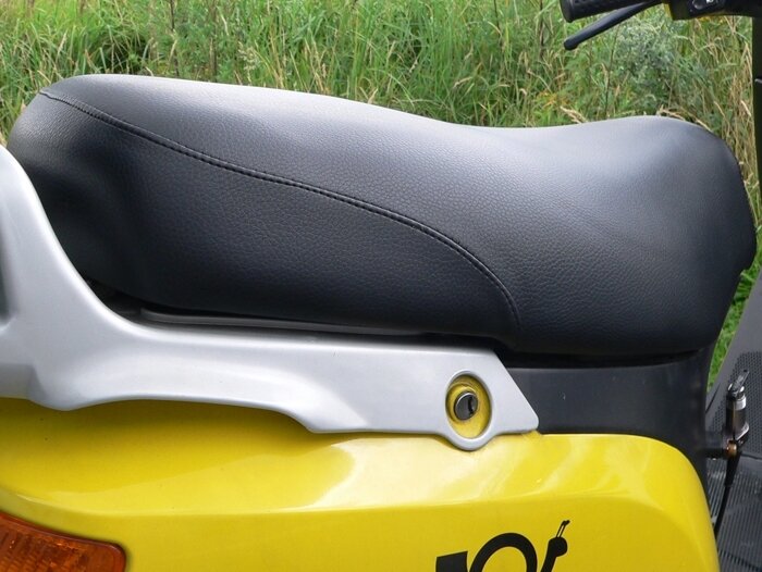 Funda de asiento -X-TREME- Piaggio SKR (CSM1T, CVM1T), Quartz50 (NSP1T) - Negro