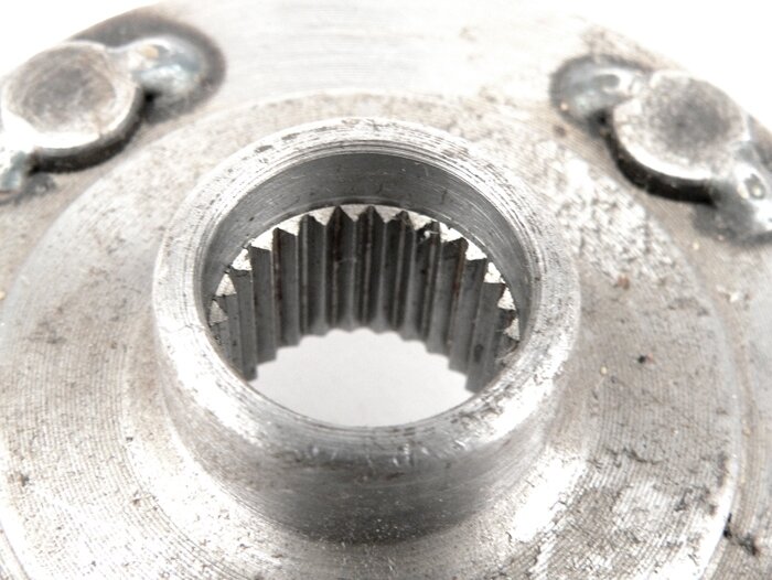 Flensa tromol rem belakang -FA ITALIA, baut stud Ø = 10mm, bergigi kasar (Z = 27) - Vespa VNB4T hingga VNB6T, VBB1T (71001-), VBB2T - dengan mur roda M10 juga cocok untuk VNA, VNB1-3T, VBA, VBB1T (-71000)