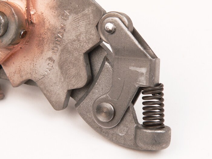 Tuas pemindah gigi -PIAGGIO 3-percepatan- model Vespa dengan pemindah gigi kabel hingga tahun 1957