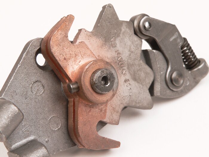 Tuas pemindah gigi -PIAGGIO 3-percepatan- model Vespa dengan pemindah gigi kabel hingga tahun 1957