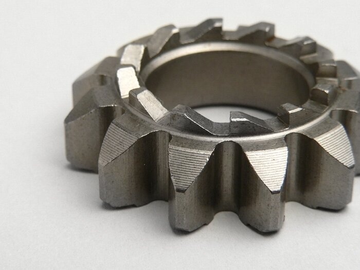 Pinion kickstarter -PIAGGIO- Vespa P 125X (hingga 146313), P 150X/E (hingga 264564), Sprint150 (VLB1T), GT125 (VNL2T), GTR125 (VNL2T), GL150 (VLA1T), GS160 / GS4 (VSB1T), SS180 (VSC1T) - gigi 12/12, Ø = 21.8mm