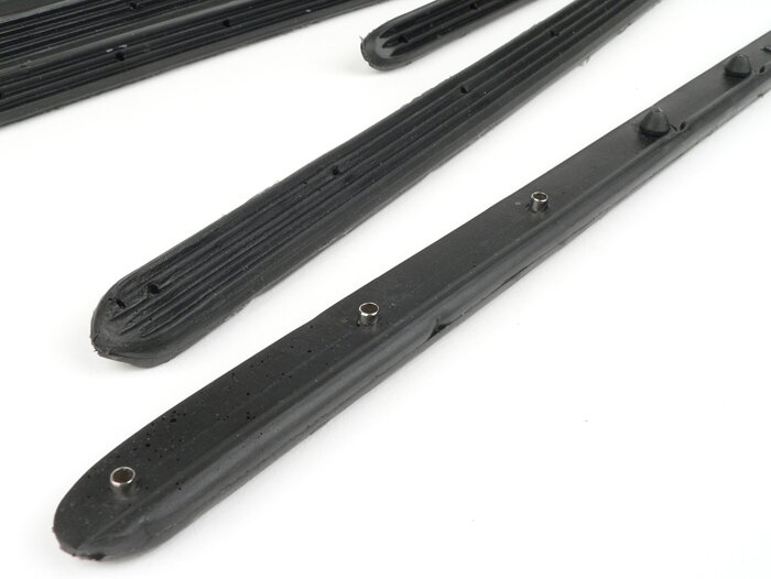 Footboard stripes set -MAURO PASCOLI, width=20mm-  Vespa V50, V50N, 1.series (-1964, V5A1T -36000) - rubber (with cast in hollow rivets)