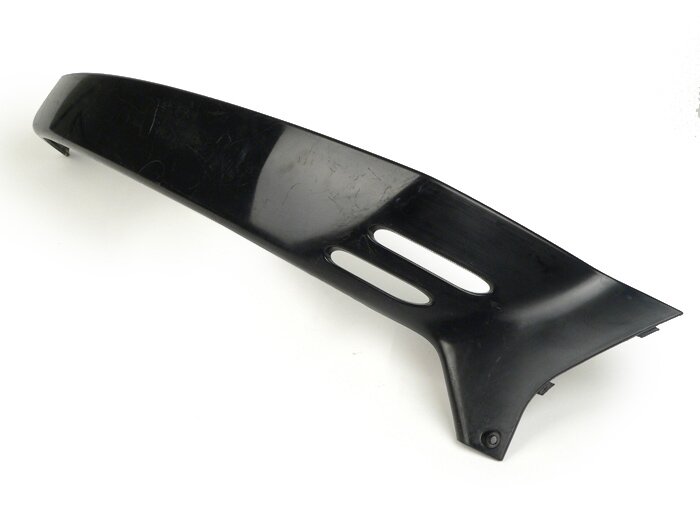 Sidopanel höger -PIAGGIO- omålad - Vespa GTS 125 (ZAPM31300), Vespa GTS 250 (ZAPM45100, ZAPM45101), Vespa GTS 300 (ZAPM45200, ZAPM45202), Vespa GTS Super 125 (ZAPM45300, ZAPM45301), Vespa GTS Super 300 (ZAPM45200, ZAPM45202), Vespa GTS Super
