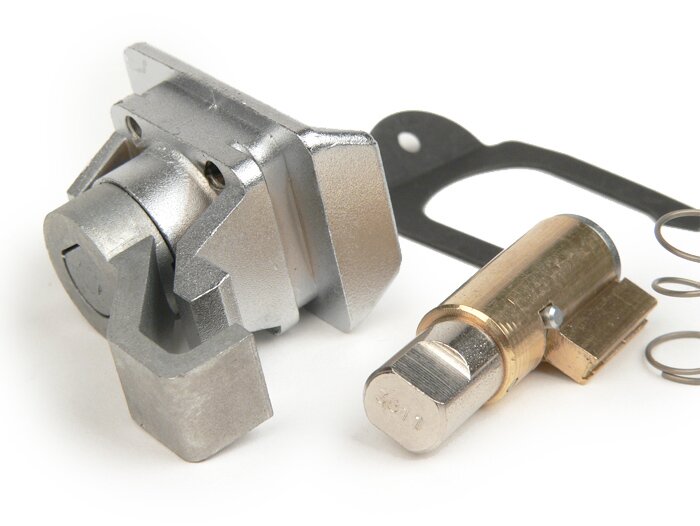 Kit serrure -ZADI 38,5x4mm- Vespa PX (-1984), V50 Special (V5A2-3T), GT125 (VNL2T, 62685-), GTR125 (VNL2T), TS (VNL3T), PV125 (VMA2T, 028960-), ET3 (VMB1T), Super 150 (VBC1T) - 2 pièces