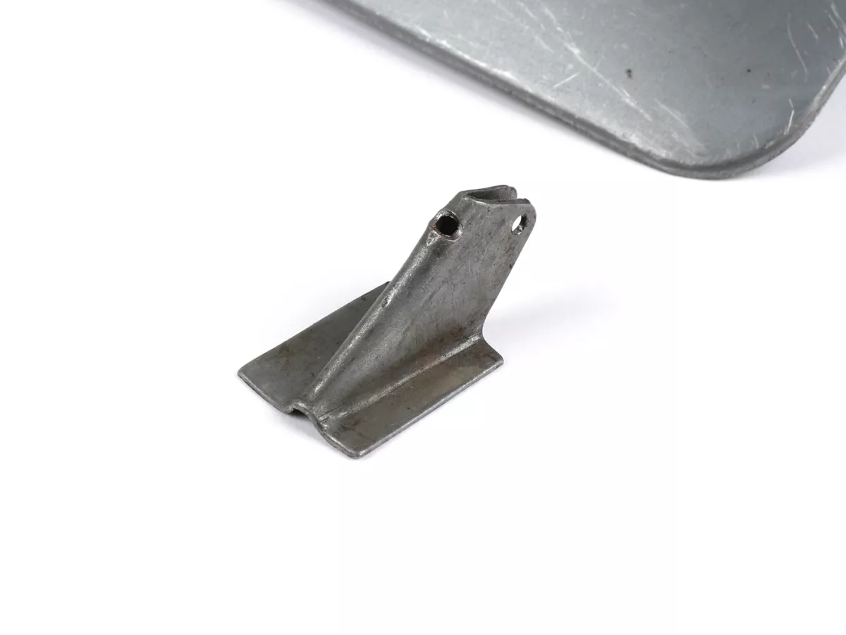 Bagageutrymmesklaff (i vänster sidokåpa) -OEM KVALITET- Vespa Wideframe V30-V33