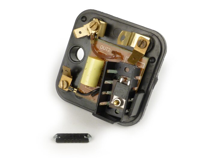 Penyearah -VESPA- Vespa VNB1T, VBA1T, VBB1T, GL (VLA1T), SS180 (VSC1T - model dengan baterai), GT (VNL2T), Super (VNC1T, VBC1T), Rally200, Sprint (VLB1T)