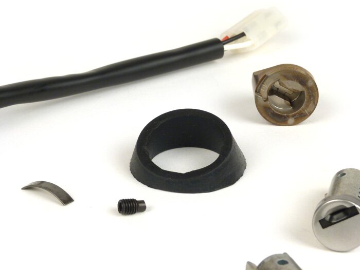 thumbnail image 2 of Ignition Lock For Vespa PK 50 XL Rush (1988-1990) – Luggage Compartment Lock With 2 Keys, RMS, New 2 of 4