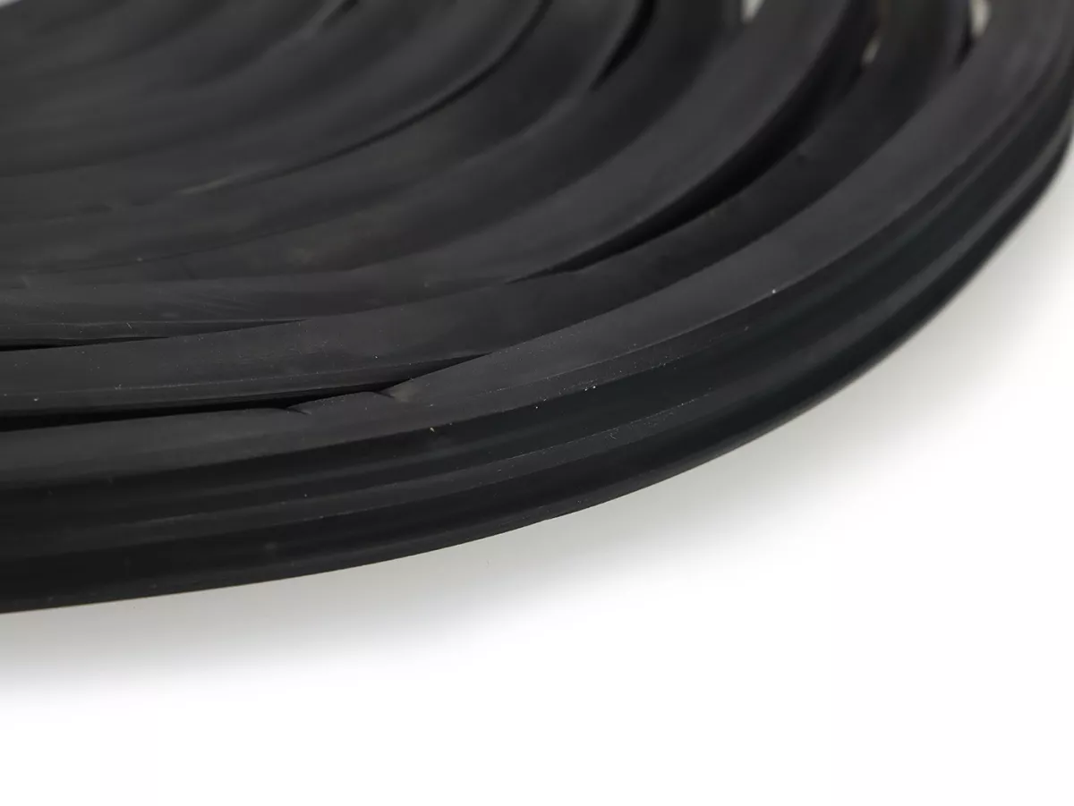 Banda de rodadura de caucho -CALIDAD OEM, B=14mm, 3 tacos de perfil- Vespa 50s (V5SA1T 15324-), 90 (V9A1T -25000), VNA, VNB, VBB2T - 3900mm