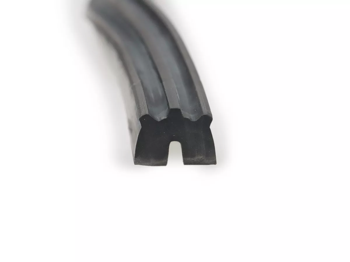Banda de rodadura de caucho -CALIDAD OEM, B=14mm, 3 tacos de perfil- Vespa 50s (V5SA1T 15324-), 90 (V9A1T -25000), VNA, VNB, VBB2T - 3900mm