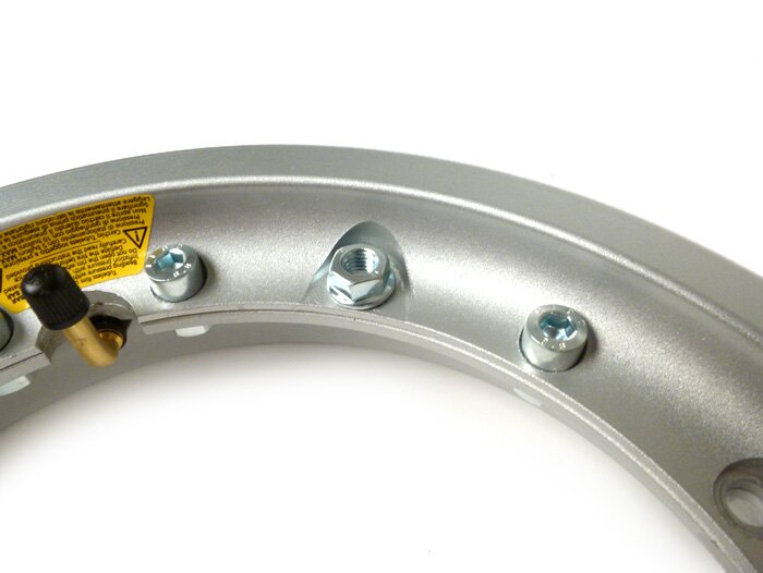 Jante -PINASCO, V2.0, sans chambre à air 2.10-10 pouces, aluminium, en deux parties- Vespa (type PX) - Vespa Smallframe V50, 50N, Special, PV, ET3, PK50-125 (S/XL/XL2), Largeframe PX, T5, Sprint, Rally, GT/GTR, LML Star, Deluxe - argenté