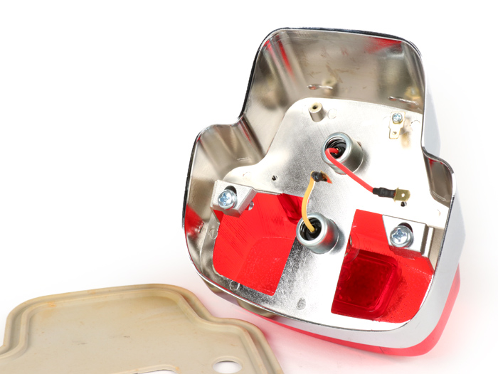 Taillight -OEM QUALITÄT vintage large - Vespa Super (VNC1T, VBC1T), GT125 (VNL2T), Sprint (VLB1T since no. 025479), SS180 (VSC1T since no. 0018001) - alloy