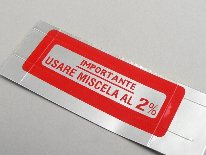 Sticker for fuel tank cap -OEM QUALITY- Vespa, Importante - Usare Miscela al 2% (1:50) - red