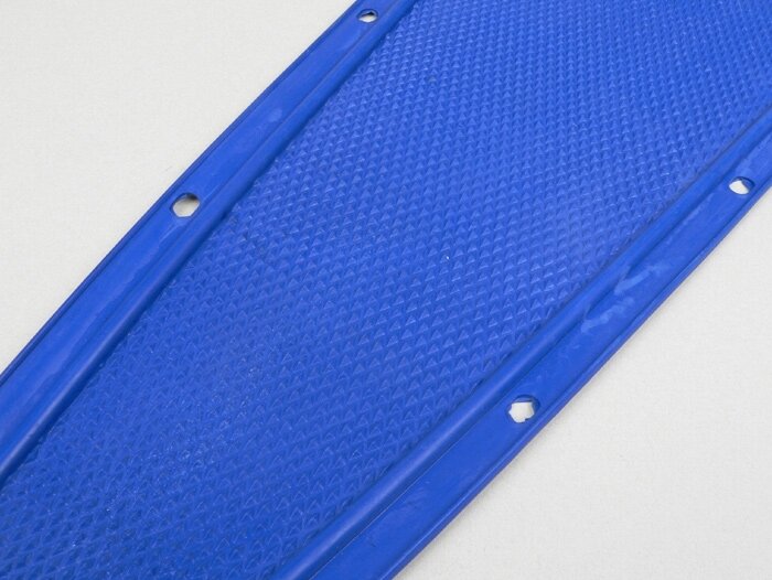 Tappetino di accesso -QUALITÀ OEM- Vespa Rally180 (VSD1T), Rally200 (VSE1T), Sprint150 (VLB1T), TS125 (VNL3T), GT125 (VNL2T), GTR125 (VNL2T), SS180 (VSC1T), GS160 / GS4 (VSB1T), Super, VNA, VNB, VBA, VBB - Blu