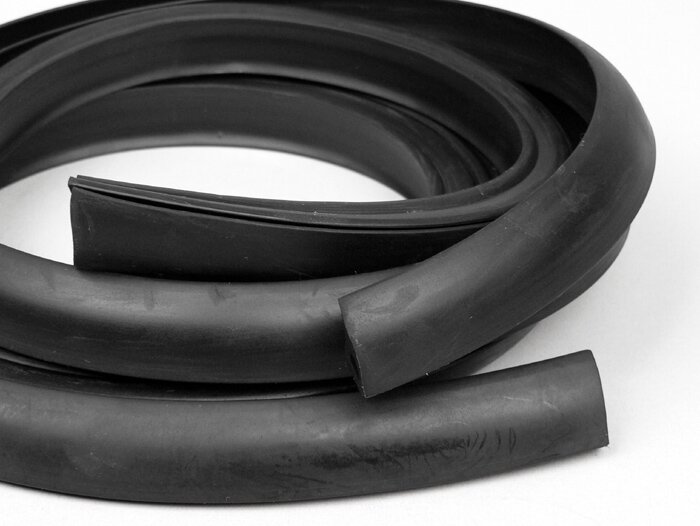 Set di coperture laterali in gomma - QUALITA' OEM - Vespa Sprint150 (VLB1T), Super, GT125 (VNL2T), GTR125 (VNL2T), GL150 (VLA1T), GS160 / GS4 (VSB1T), SS180 (VSC1T) - 1,65m + 1,20m - Nero