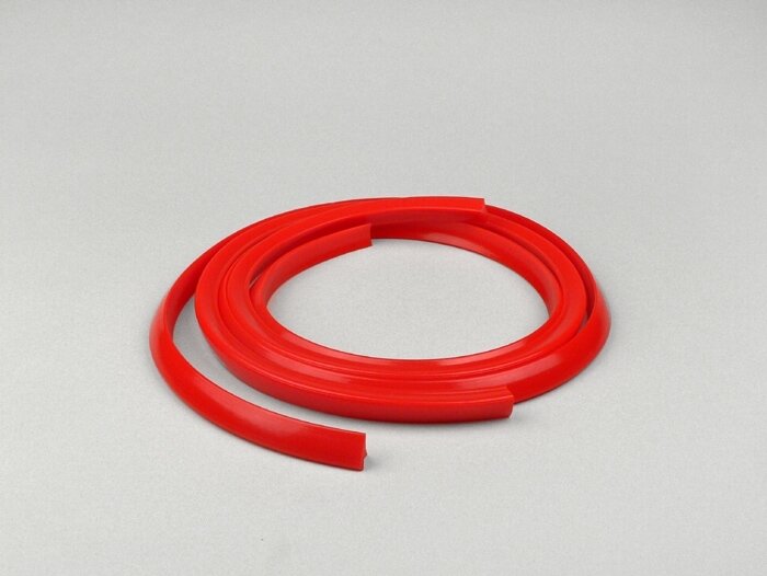 Set karet kap mesin samping -KUALITAS OEM- Vespa Sprint150 (VLB1T), Super, GT125 (VNL2T), GTR125 (VNL2T), GL150 (VLA1T), GS160 / GS4 (VSB1T), SS180 (VSC1T) - 1.65m + 1.20m - Merah