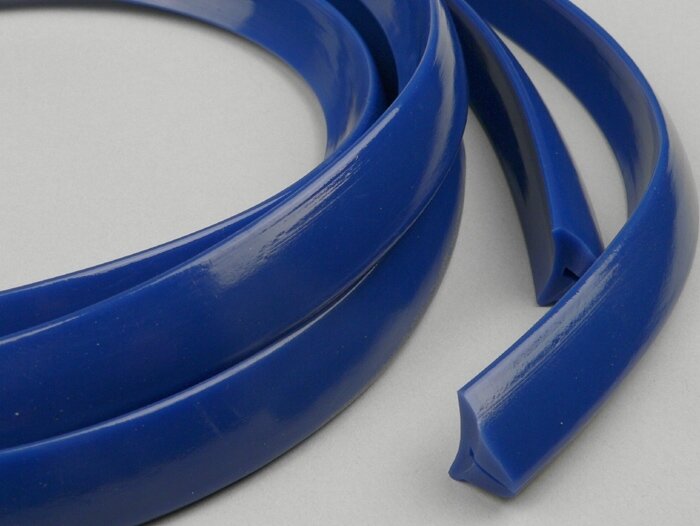 Set di gomme per cofano laterale - QUALITA' OEM - Vespa Sprint150 (VLB1T), Super, GT125 (VNL2T), GTR125 (VNL2T), GL150 (VLA1T), GS160 / GS4 (VSB1T), SS180 (VSC1T) - 1,65m + 1,20m - Blu