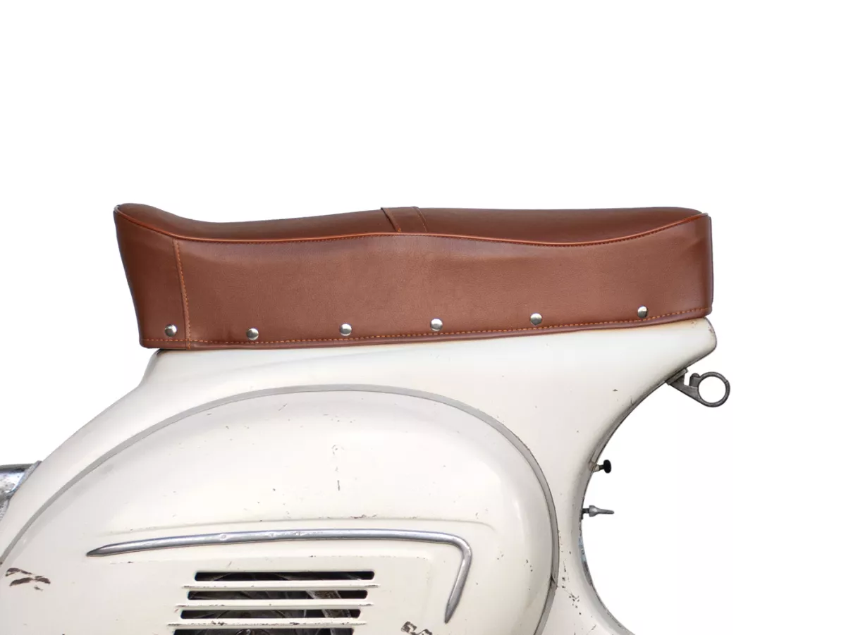 Seat -OEM QUALITÄT (fits also with tall fuel tank)- Vespa Sprint150 (VLB1T), GL150 (VLA1T), GT125 (VNL2T), GTR125 (VNL2T), Super, SS180 (VSC1T), Rally180 (VSD1T), Rally200 (VSE1T) - brown