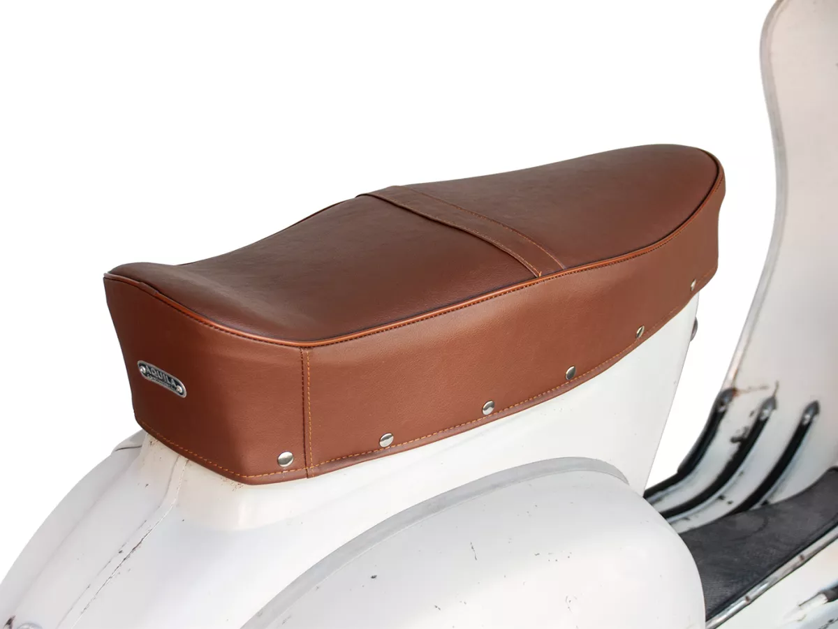 Seat -OEM QUALITÄT (fits also with tall fuel tank)- Vespa Sprint150 (VLB1T), GL150 (VLA1T), GT125 (VNL2T), GTR125 (VNL2T), Super, SS180 (VSC1T), Rally180 (VSD1T), Rally200 (VSE1T) - brown
