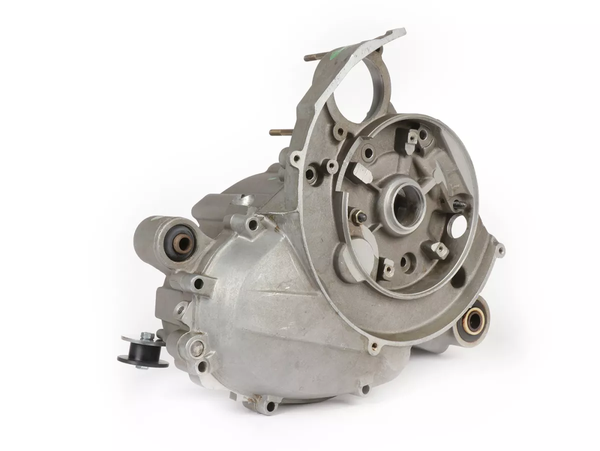 Motorhuis voor Vespa V50, V90, PV, ET3, PK S, PK XL, PK XL2, ETS, Motovespa PK75 (3-gaats inlaatspruitstuk, two-pull versnellingspook, Elestart)