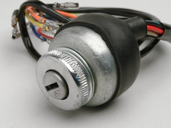 Ignition switch -LAMBRETTA- LI (series 3), LIS, SX, TV (series 2-3), DL, GP - models with battery