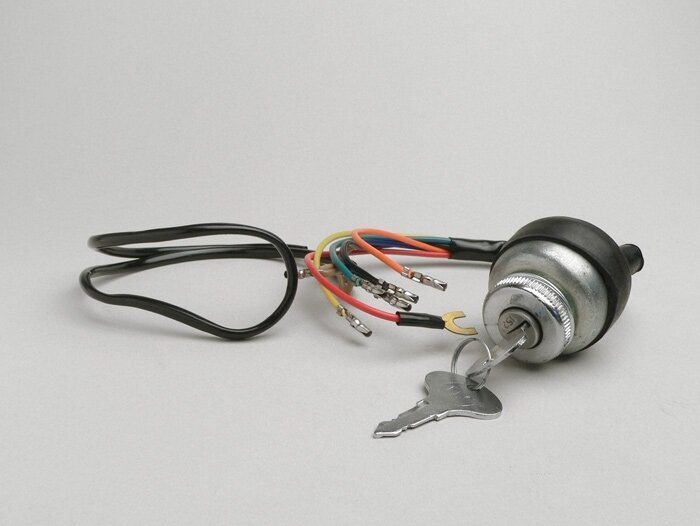 Ignition switch -LAMBRETTA- LI (series 3), LIS, SX, TV (series 2-3), DL, GP - models with battery