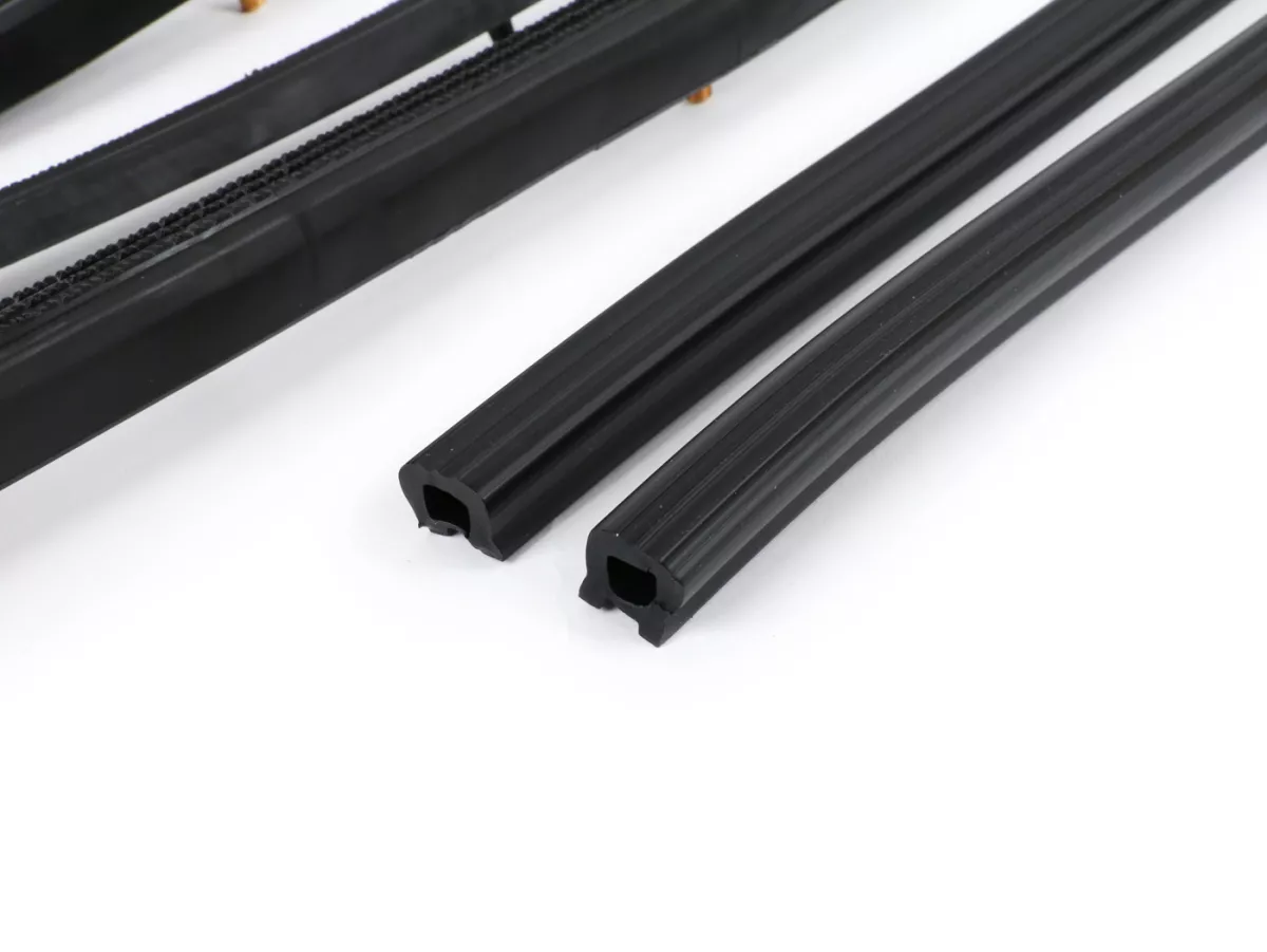 Set strip tapak lengkap termasuk potongan ujung dan bahan pengikat -CASA LAMBRETTA- DL, GP- Hitam