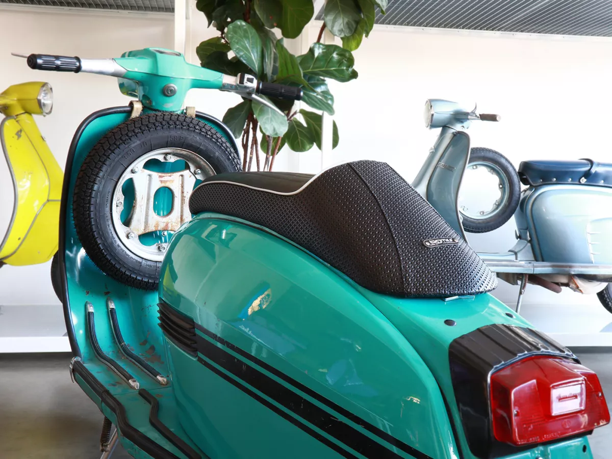 Selle -BGM Longtail- Lambretta LI, LI S, SX, TV, DL, GP - avec fermeture magnétique