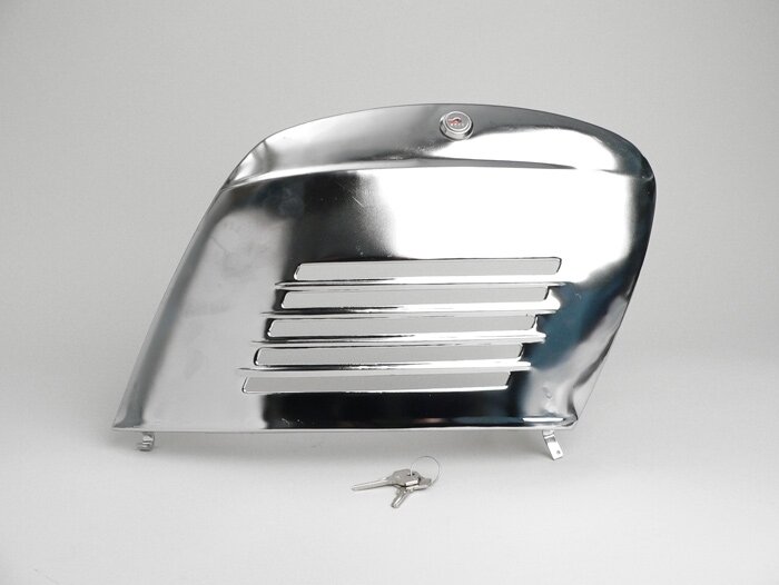 Side panel rhs -OEM QUALITY- Vespa V50 (V5A1T since No 92877), V50 S (V5SA1T since No 15325), V90 (since No 22234), SS50, SS90, PV125, ET3 - Chrome with lock