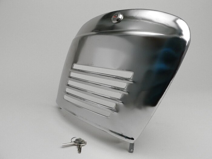 Side panel rhs -OEM QUALITY- Vespa V50 (V5A1T since No 92877), V50 S (V5SA1T since No 15325), V90 (since No 22234), SS50, SS90, PV125, ET3 - Chrome with lock