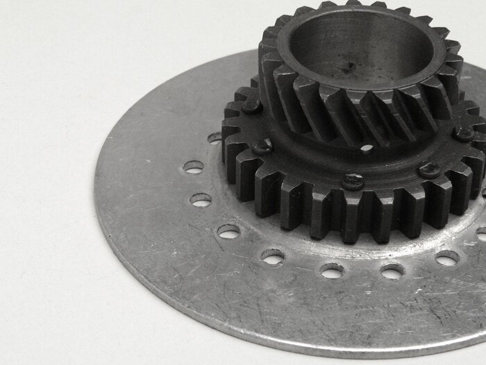 Pignone frizione -QUALITÀ OEM, Vespa tipo 7 molle per ruota primaria originale (denti elicoidali) 67/68 denti - 21 denti (originariamente utilizzato in Cosa125, Cosa200)