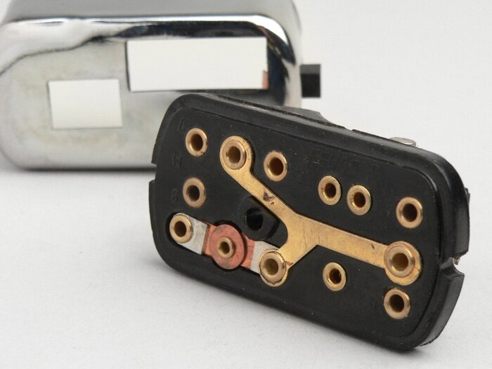 Light switch -OEM QUALITY- Vespa V90, SS90 (Italian models), VNB2T-VNB6T, Super, GT125 (VNL2T), GTR125 (VNL2T), Nuova 125, PV125, VBB2T, Sprint150 (VLB1T), SS180 (VSC1T) (models without battery), Rally180 (VSD1T)