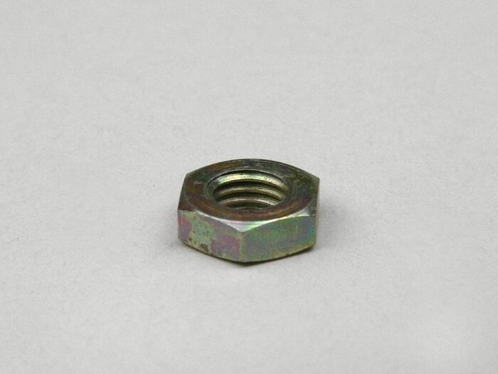 Dado -DIN 934- M9 (utilizzato per ammortizzatore/motore Vespa PX80, PX125, PX150, PX200 (-1984), Rally180 (VSD1T), Rally200 (VSE1T), Sprint150 (VLB1T), TS125 (VNL3T), GT125 (VNL2T), GTR125 (VNL2T), GS160 / GS4 (VSB1T), SS180 (VSC1T), GL150 (VLA1T), Super,