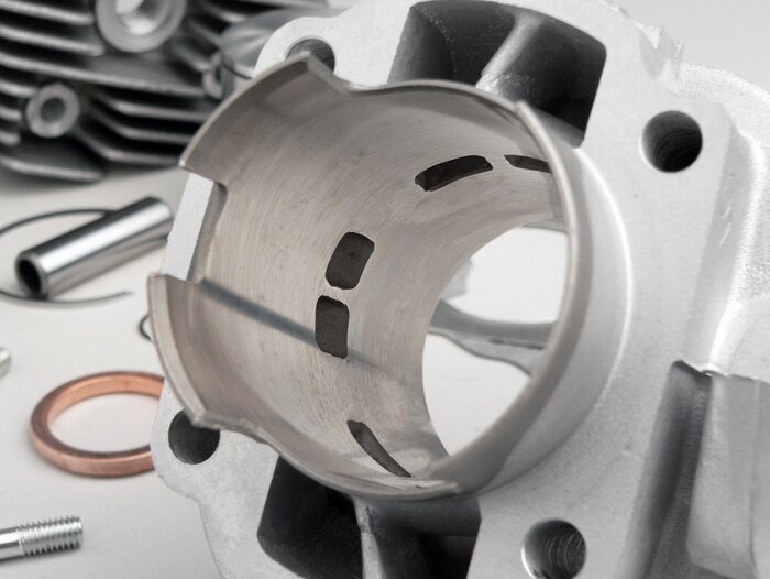 Cylindre -AIRSAL 70 cc T6 Racing- CPI AC Euro 2 - 12mm l'axe de piston - (angle de la bride de fixation de pot d'échappement de 10°)