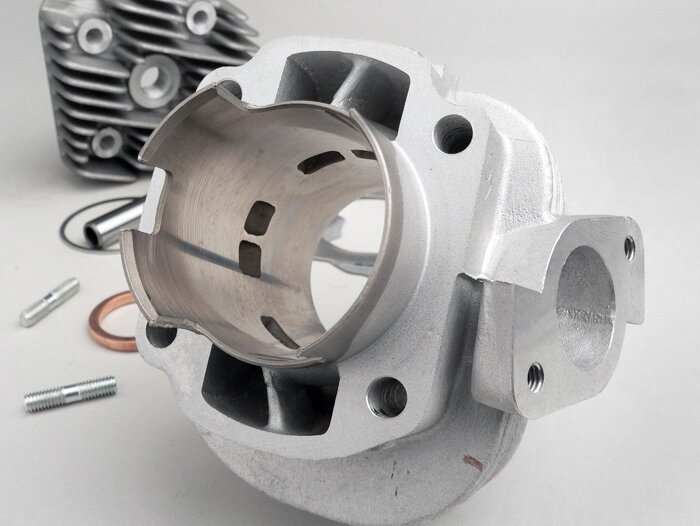 Cylindre -AIRSAL 70 cc T6 Racing- CPI AC Euro 2 - 12mm l'axe de piston - (angle de la bride de fixation de pot d'échappement de 10°)