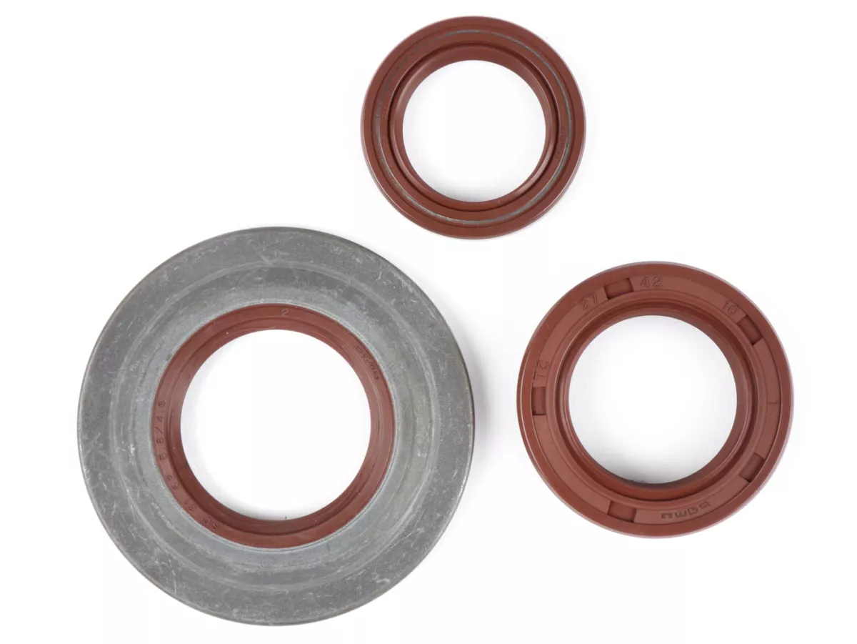 Juego de retenes del motor -BGM PRO, FKM/Viton® (resistente a E10) metal, marrón- Vespa Largeframe PX Lusso (1993-) - PX80, PX125, PX150, PX200, T5 125cc, MY, 98, Cosa, LML125/150 Star (2 tiempos), Stella125/150 (2 tiempos) - Retén de la rueda trasera 27x