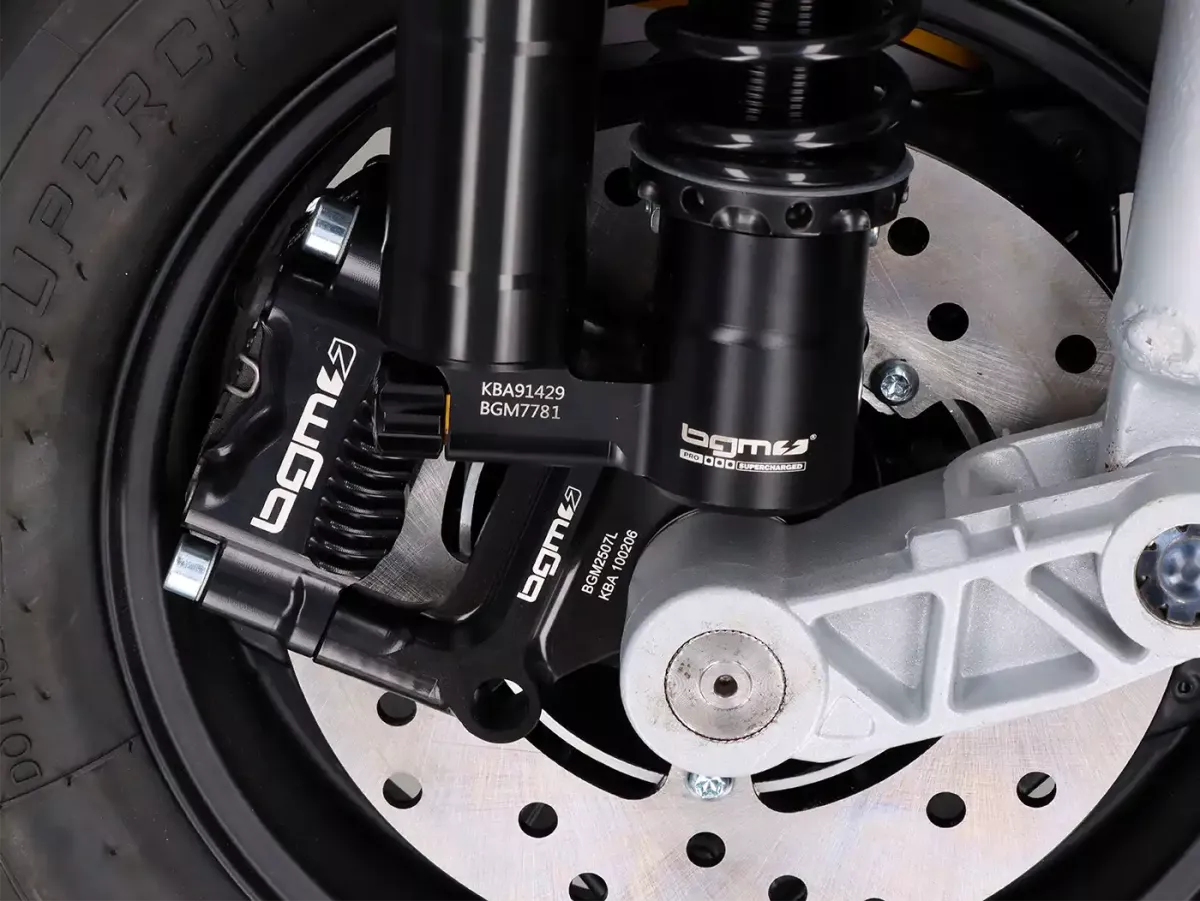 Kit completo de freno delantero - Freno radial BGM PRO SPORT de 4 pistones con adaptador fresado CNC incl. certificado TÜV - adecuado para LML Star/Stella - negro