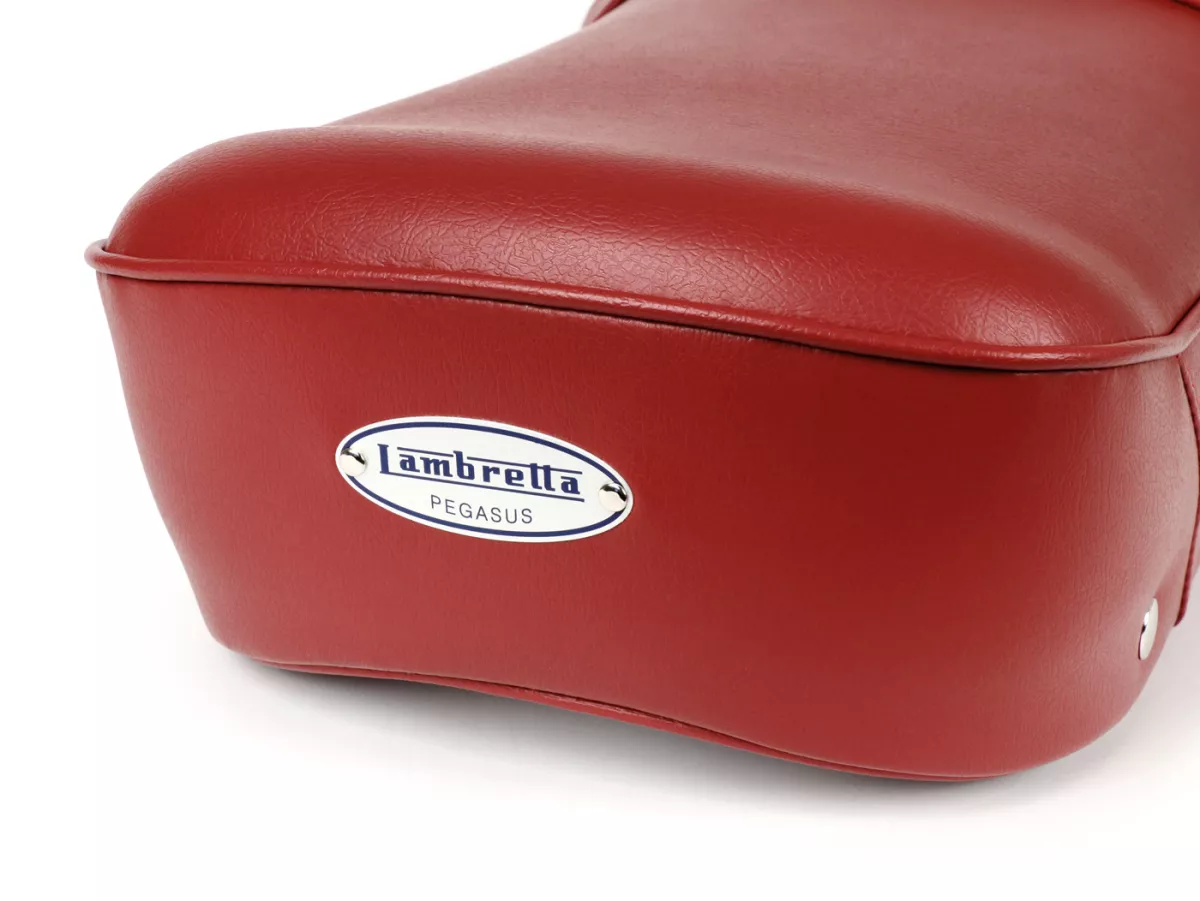Zadel -BGM PRO Pegasus met schild en geklonken- Lambretta LI, LI S, SX, TV, DL, GP - rood