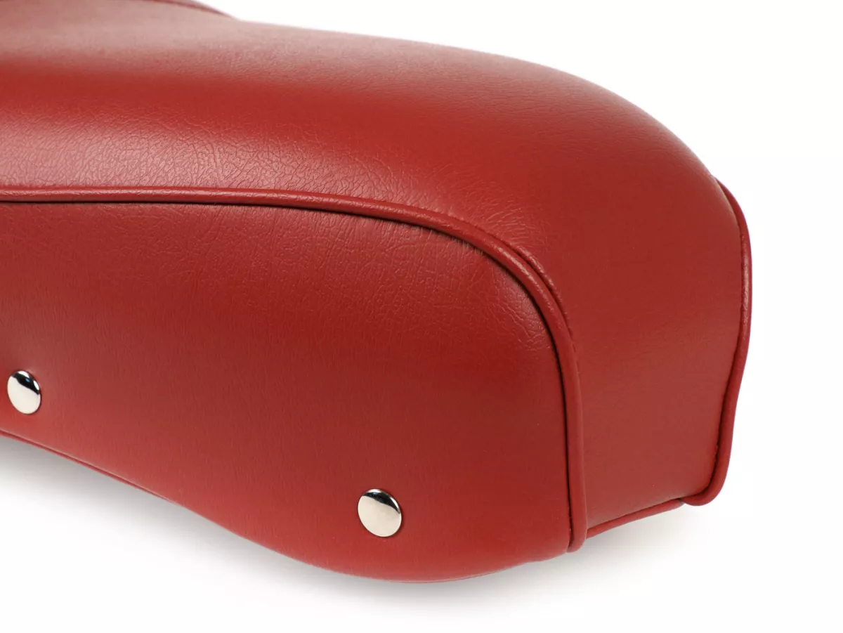 Zadel -BGM PRO Pegasus met schild en geklonken- Lambretta LI, LI S, SX, TV, DL, GP - rood