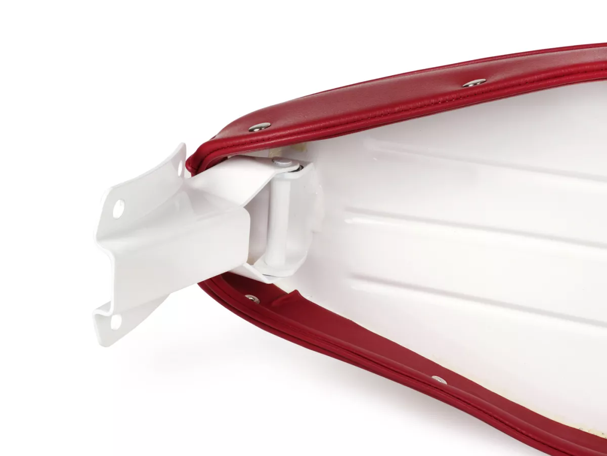 Zadel -BGM PRO Pegasus met schild en geklonken- Lambretta LI, LI S, SX, TV, DL, GP - rood