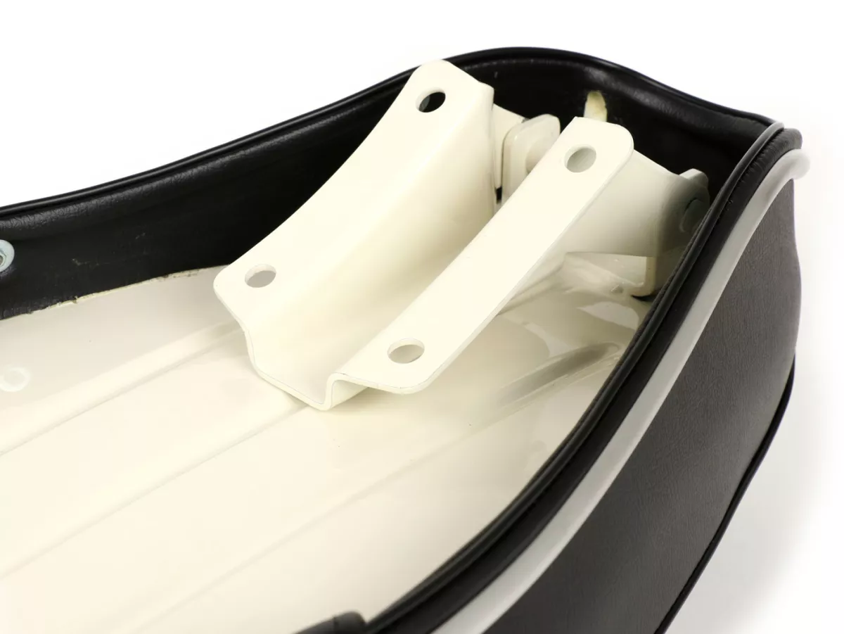 Zadel -BGM PRO Pegasus met aluminium bekleding en afscherming- Lambretta LI, LI S, SX, TV, DL, GP - zwart